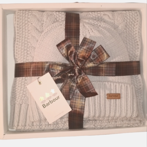 Barbour Accessories - Barbour Hat & Scarf boxed gift set, chunky cable knit